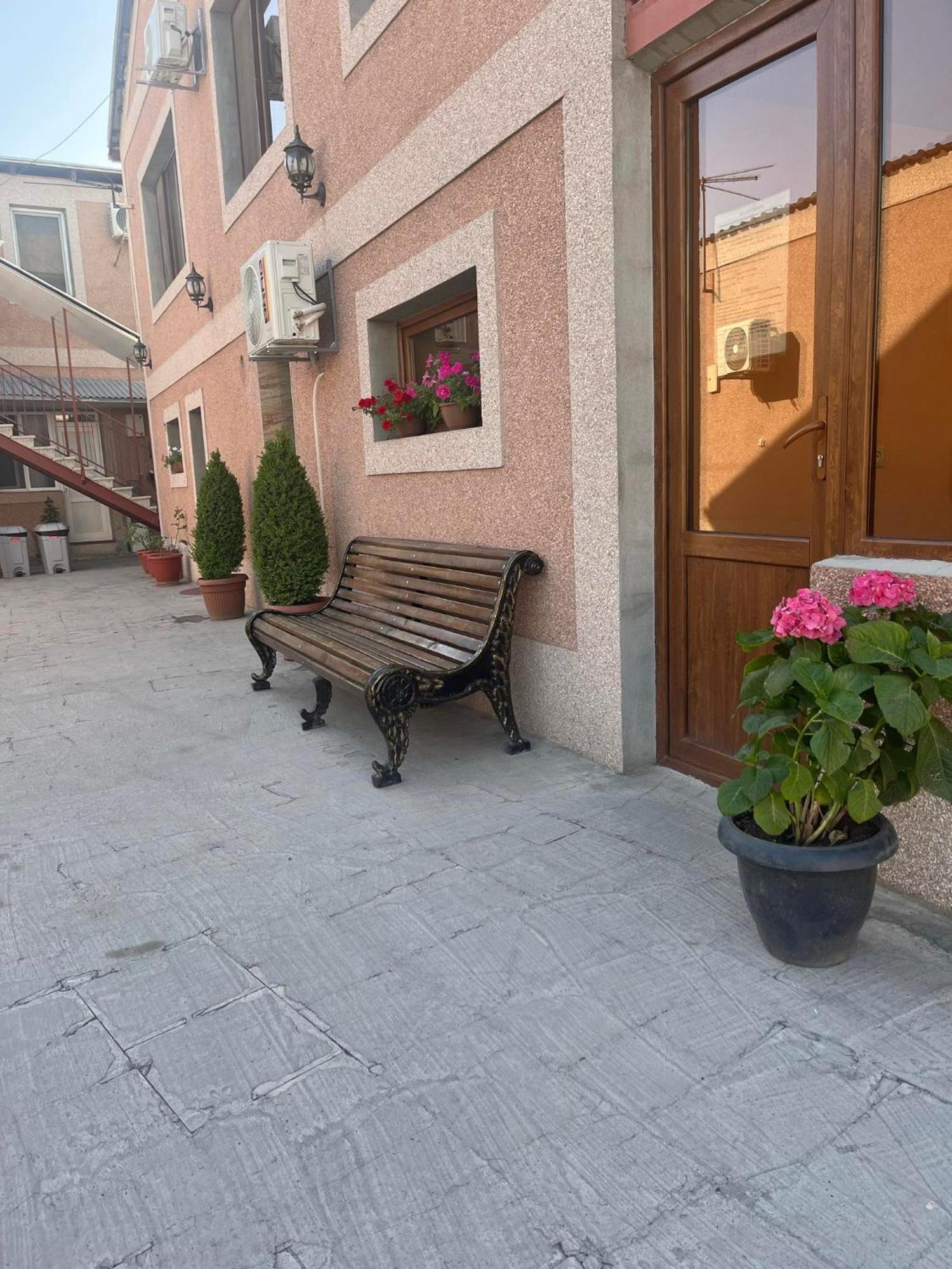 Styopa Hotel Jerevan Buitenkant foto