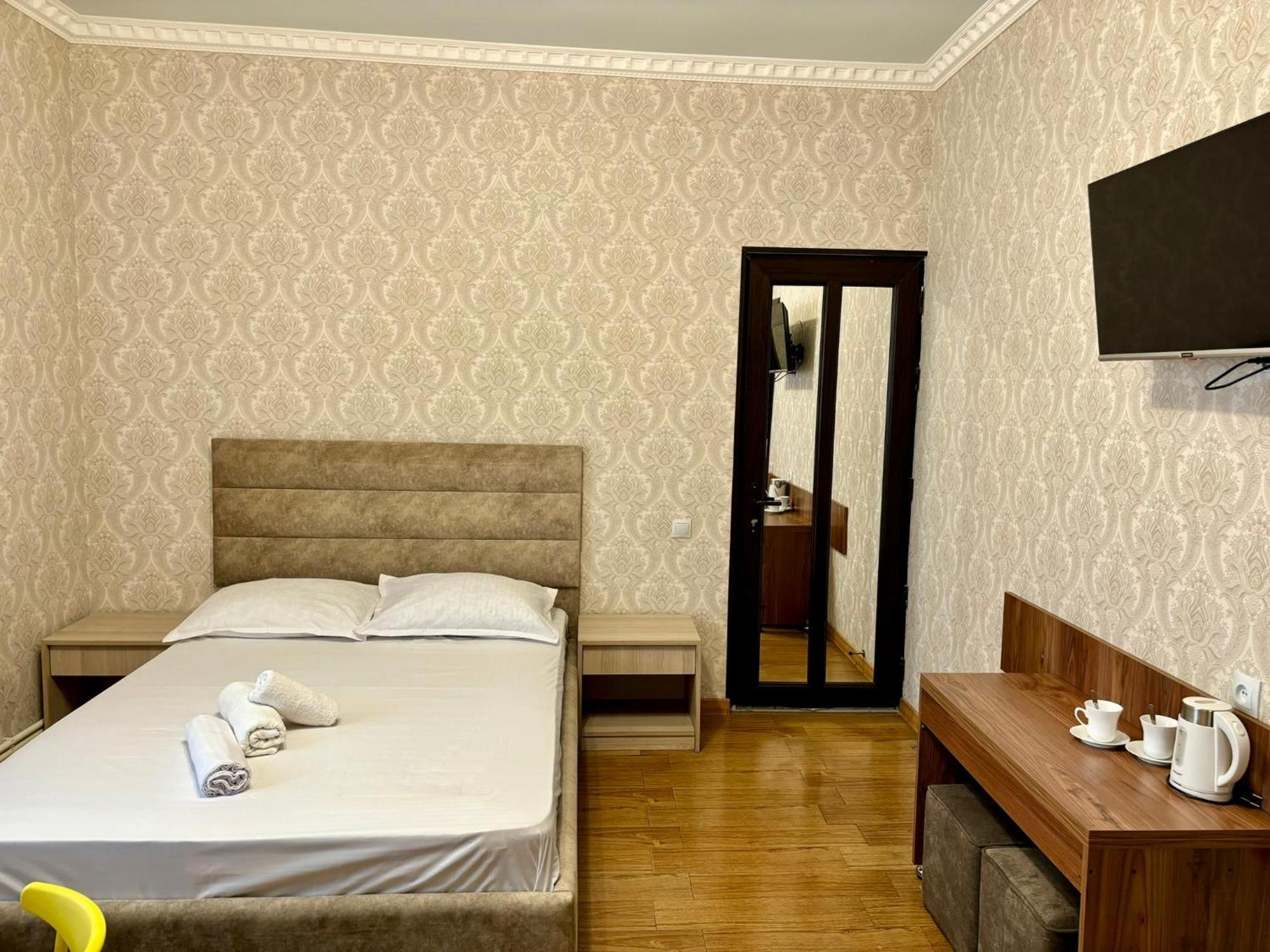 Styopa Hotel Jerevan Buitenkant foto