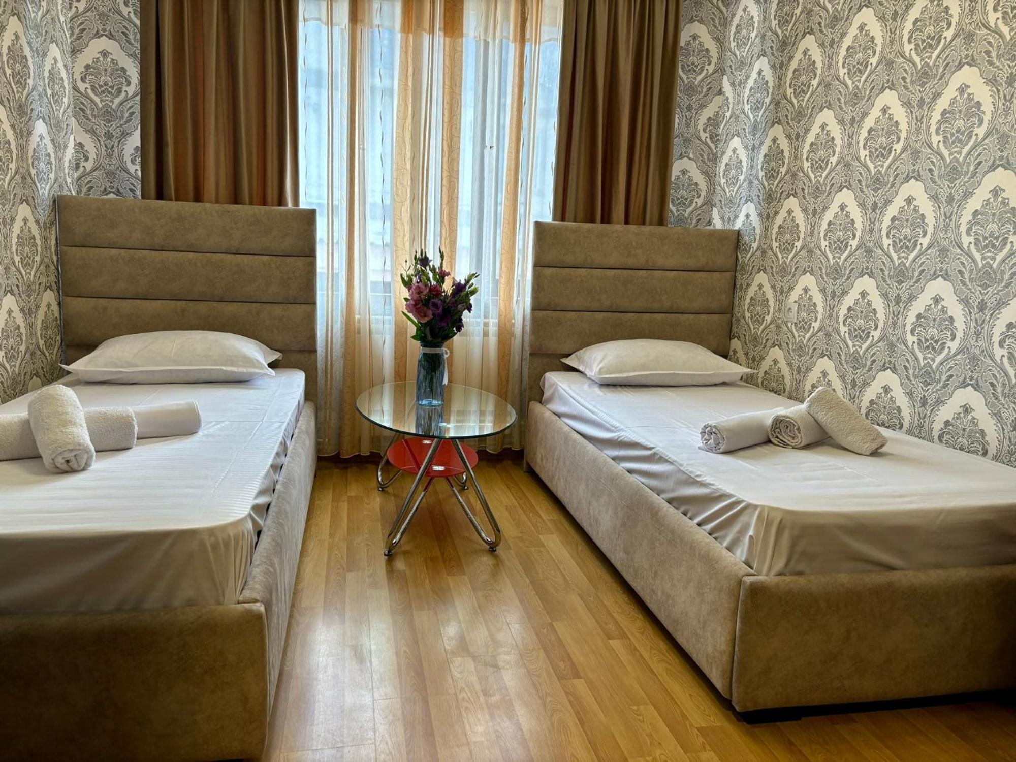 Styopa Hotel Jerevan Buitenkant foto
