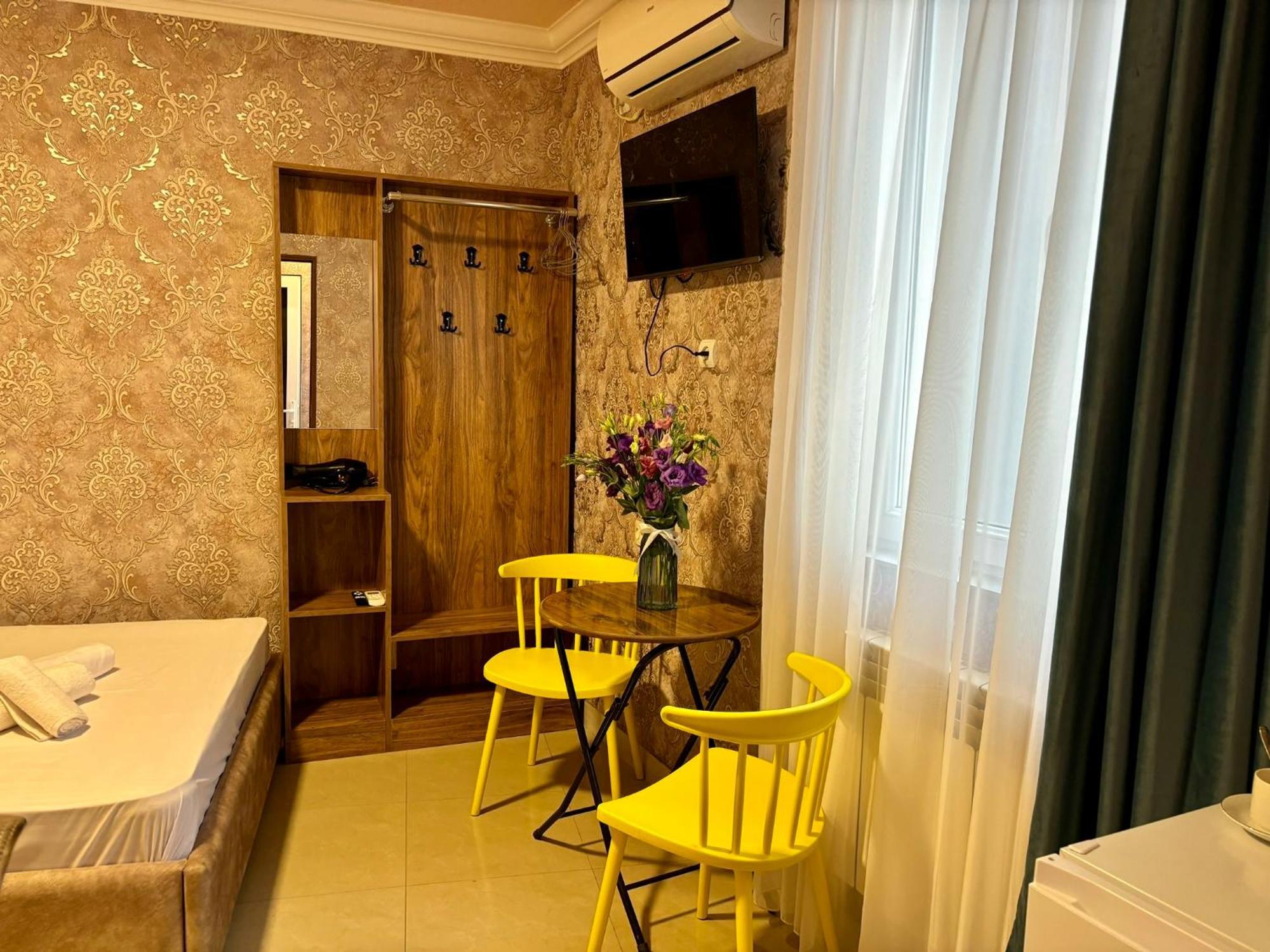 Styopa Hotel Jerevan Buitenkant foto