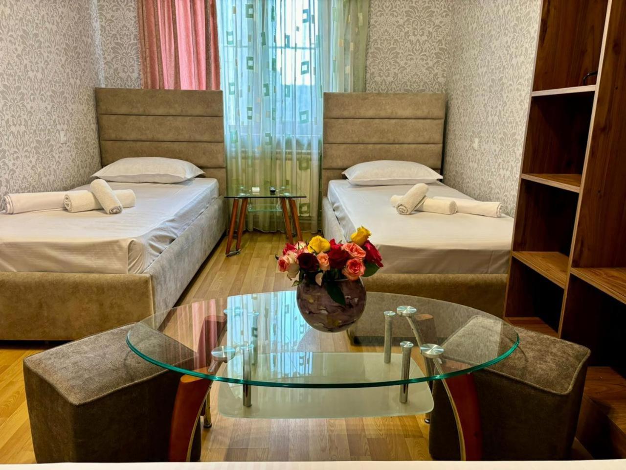 Styopa Hotel Jerevan Buitenkant foto