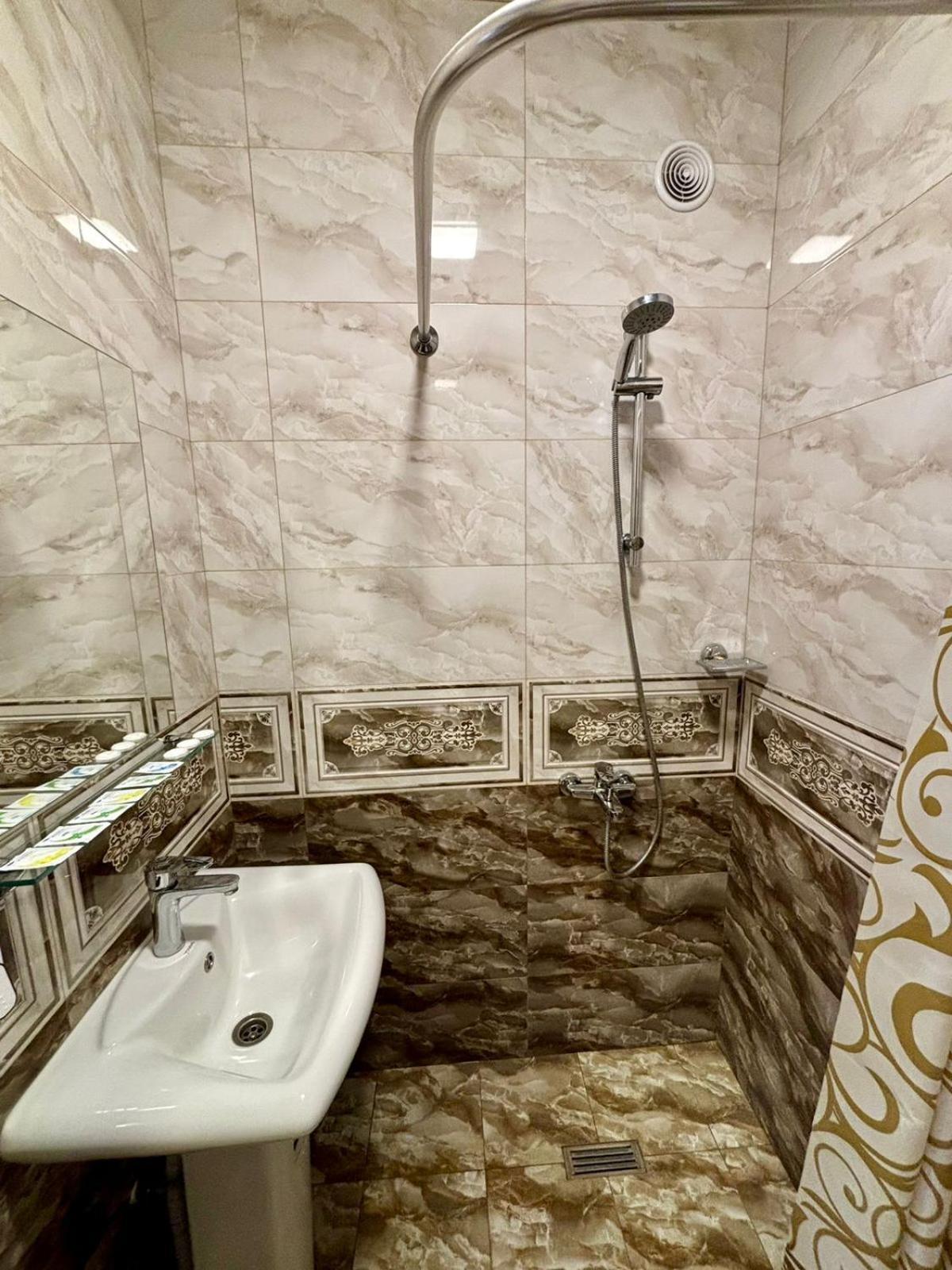 Styopa Hotel Jerevan Buitenkant foto