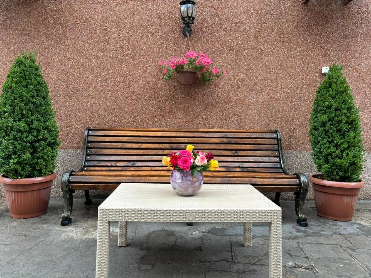 Styopa Hotel Jerevan Buitenkant foto